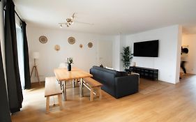 Central Apartment 4 Bedrooms For Up To 12 Guests Hamburg-Harburg Exterior photo